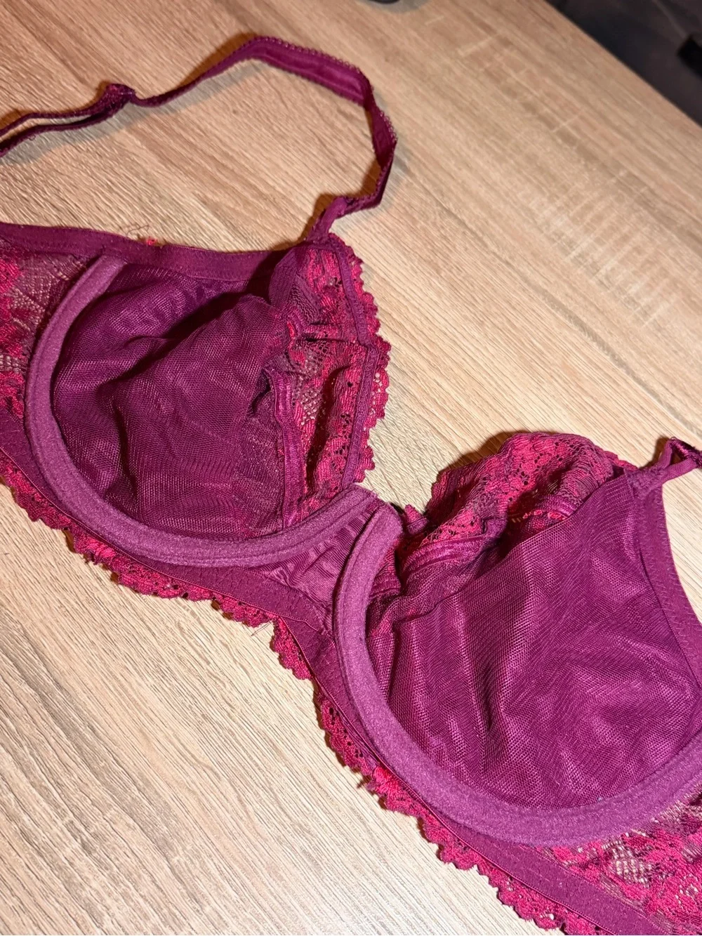 Wacoal Two-Tone Lace Underwire Bra in Berry and Red size 32DD
